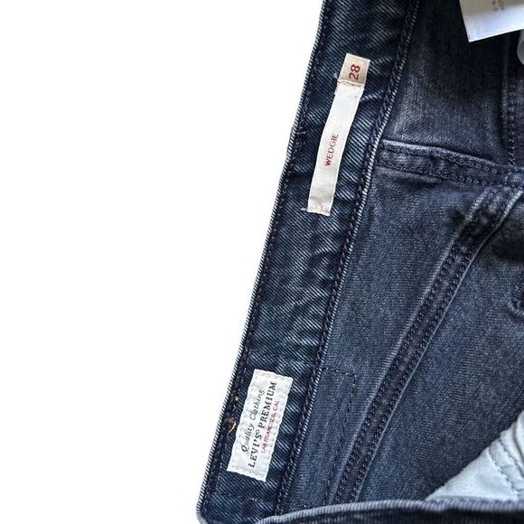 Levi’s premium wedgie black jeans - Picture 3 of 7